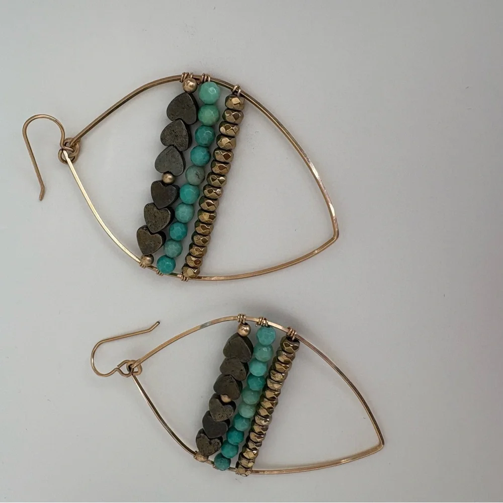 Gold and heart bead earrings - Picture 5 of 6